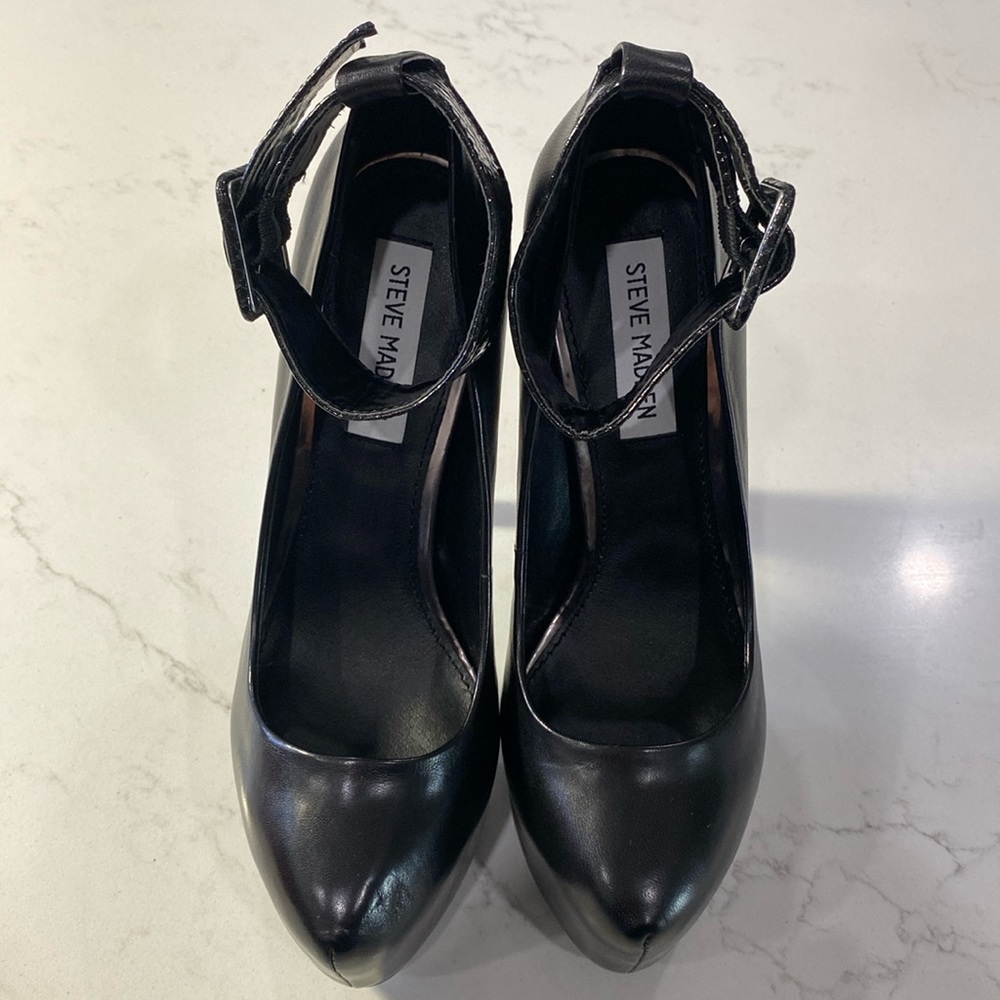 Size 8 Steve Madden Defyant high heels